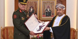وسام عُمان العسكري من الدرجة الثانية  لرئيس هيئة الأركان المشتركة الأردنية 